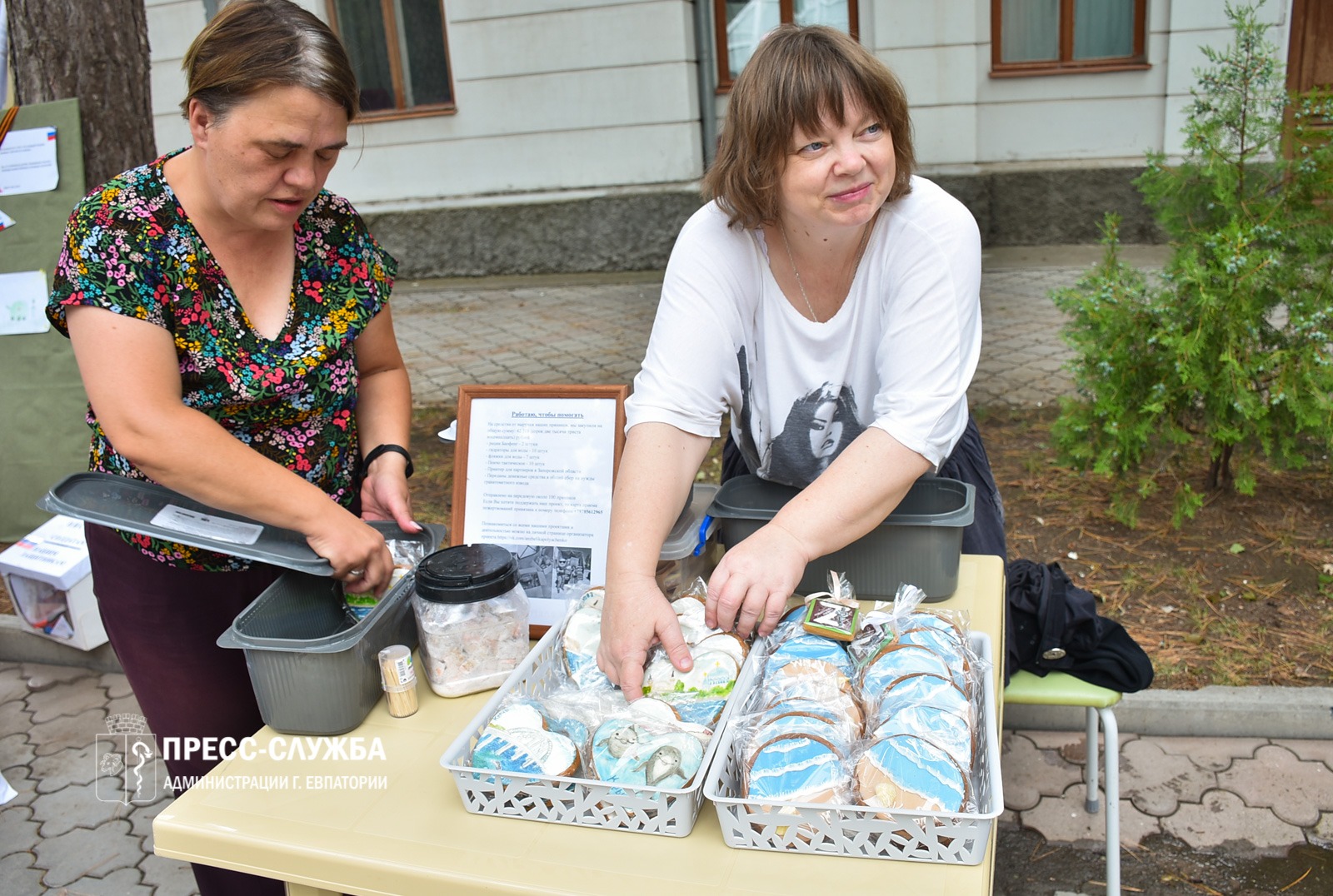 Волонтеры Евпатории показали образцы продукции для участников СВО
